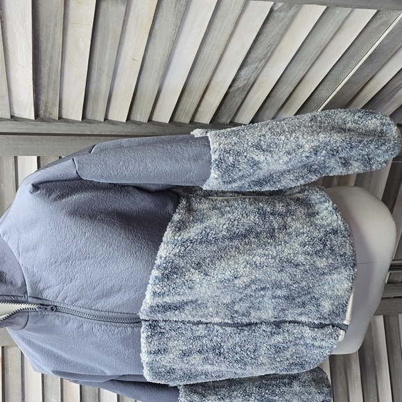 Cozy Gray Fleece Zip-Up Jacket | MTA Sport | Small - Picture 4 of 12